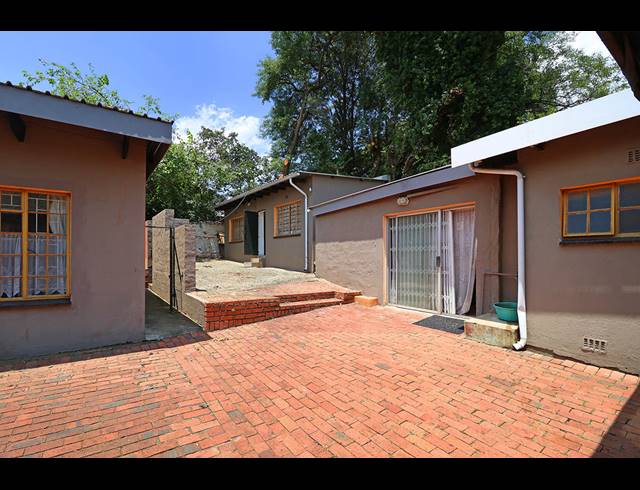 4 BEDROOM FREEHOLD FOR SALE IN GLENHAZEL